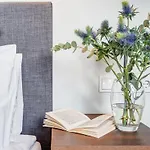 Domillion New Modern Old Town U2304 *